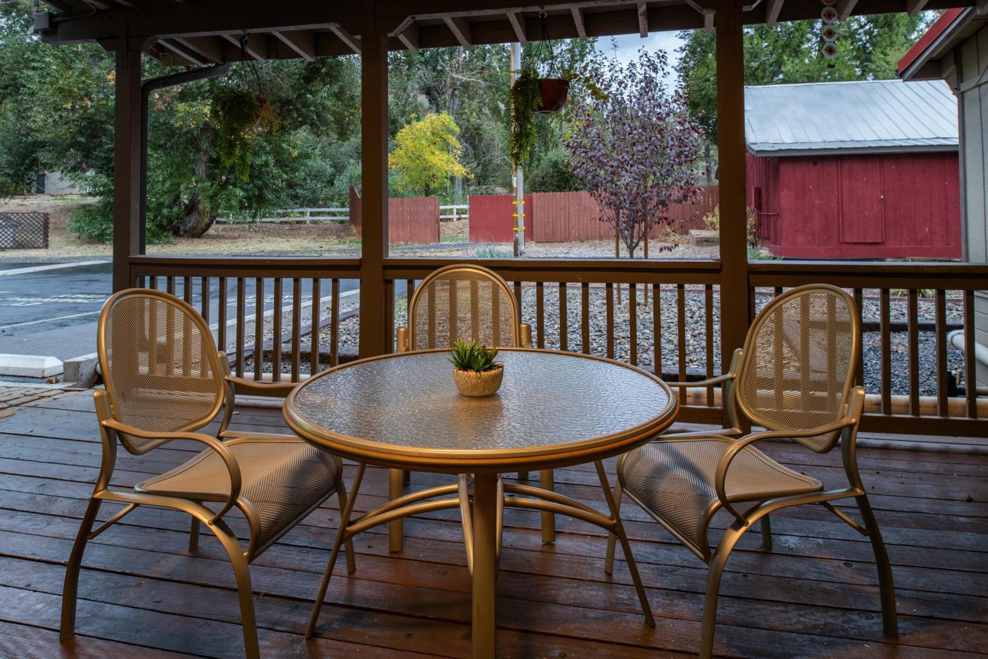 Buck Meadows Lodge Гровленд Экстерьер фото